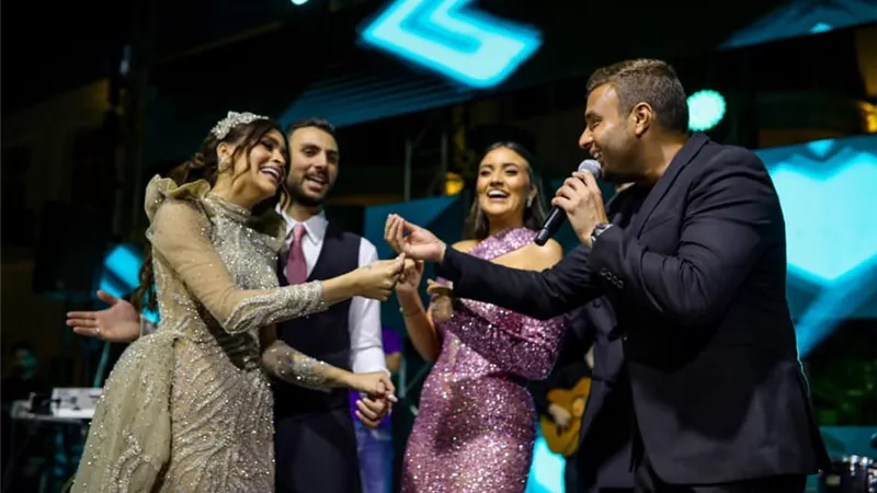 فرح شدوى عصام الحضري.. العروسة للمعازيم: «ايه يا جماعة مابتسقفوش ليه».. فيديو