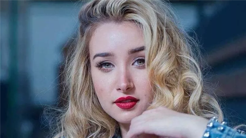 هنا الزاهد: «شاب تنزاني قال لي وريني أسنانك» 