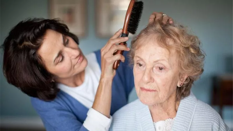 من خلال العينين.. 5  علامات تكشف إصابتك بمرض الزهايمر 