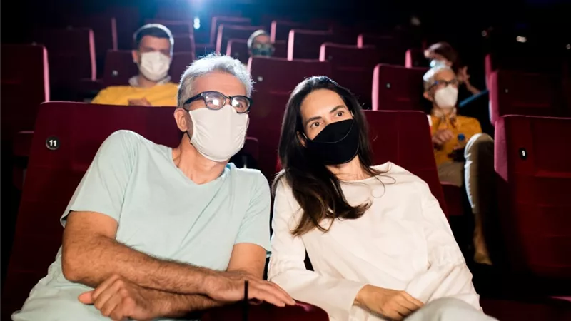 لو داخلة السينما مع زوجك.. تعرفي على المحاذير الخمسة 