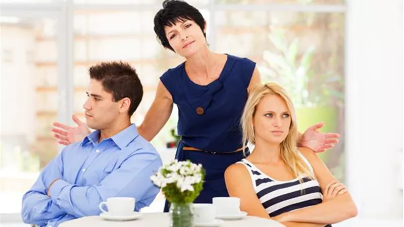 حماتي قنبلة ذرية.. ستات يحكين أصعب مواقف مع أمهات أزواجهن 
