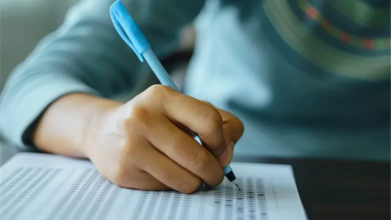 «التعليم» توجه رسالة لطلاب الثانوية بشأن الإجابة على الامتحان