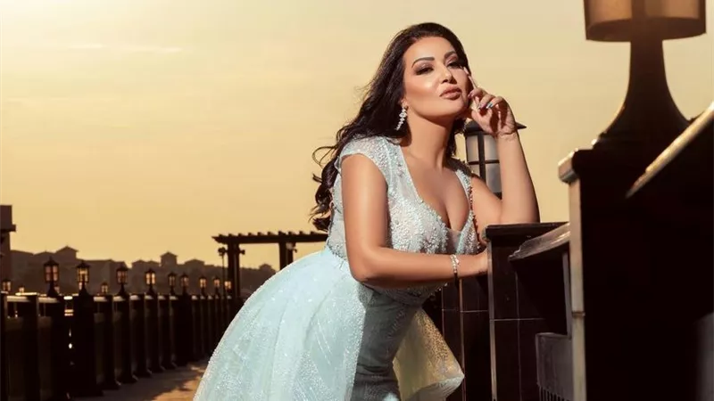 سمية الخشاب للطلبة: «قوموا ارقصوا»