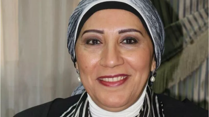 «جوزي مدمن شات مع الستات».. واستشاري أسري: «احترسي هذه البداية»