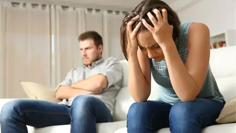 خطيبي يجرحني بالكلام.. وأخصائية: «حب مؤذي» 