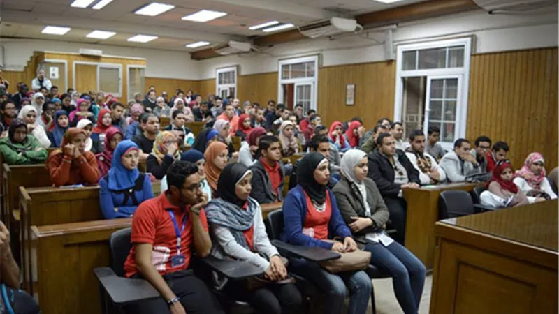 فتح باب التقدم للوافدين للدراسة بالجامعات والمعاهد المصرية 2021/2022