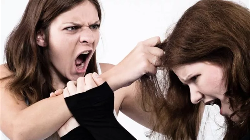 «الضُرة مرة».. زوجة من فُخار تكشف أصل المثل الشعبي 
