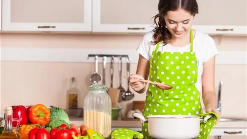 للمُقبلات على الزواج.. تعرفي على أسهل وجبات سنة أولى طبخ