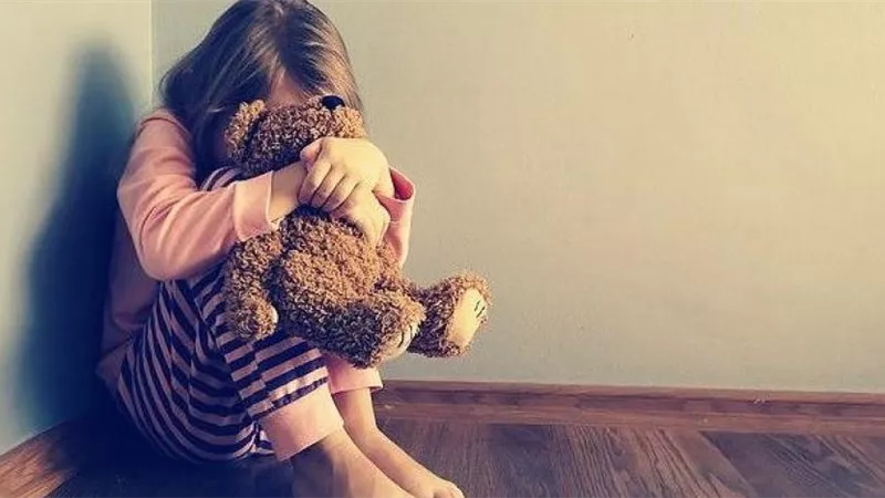 معلقًا على فيديو «ملائكة وشيطان».. طبيب نفسي :الضرب في الصغر يجعل الطفل شخصية عدوانية 