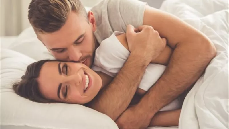 «عايزاه يحبك على طول».. 10 نصائح لتجديد السعادة الزوجية 
