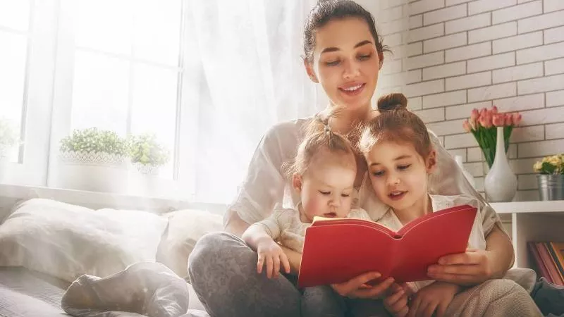 «هوني على نفسك».. طبيبة نفسية تُحذر الأمهات من 3 سلوكيات 