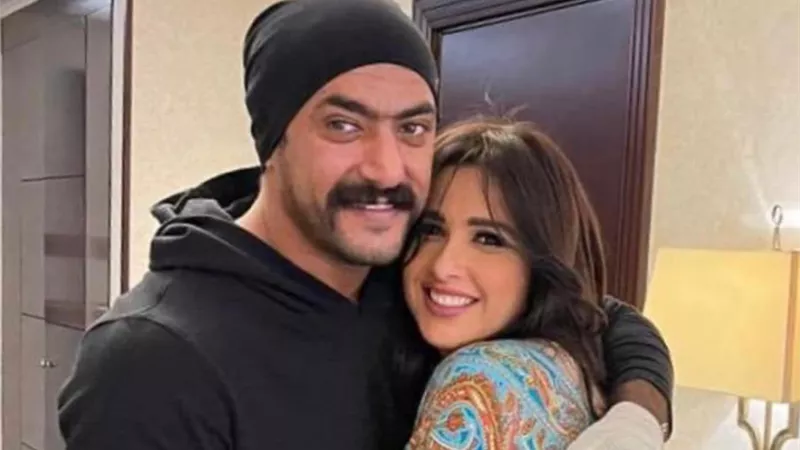 حضن ووصلة غزل من أحمد العوضي لـ ياسمين عبد العزيز