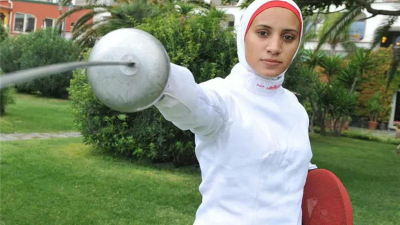 آية مدني.. بطلة الخماسي الحديث تحت قبة البرلمان
