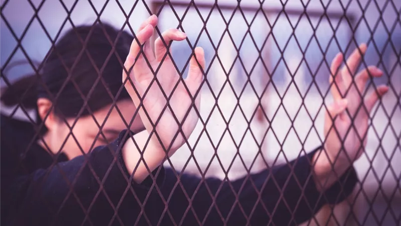5 سنوات سجنًا لـ راعية أغنام ضربت سيدة بالعصا حتى الموت