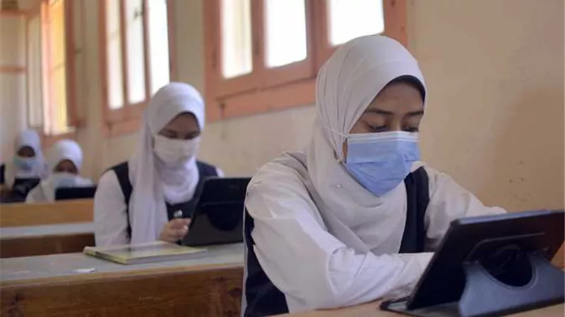 طلاب الثانوية العامة يؤدون الإمتحان التجريبي الثالث 