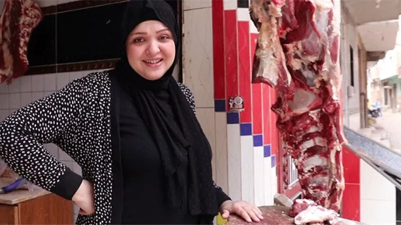 «الجزارة الكيوت».. «هدير»: هعمل من العجل شنطة ومحفظة..صور