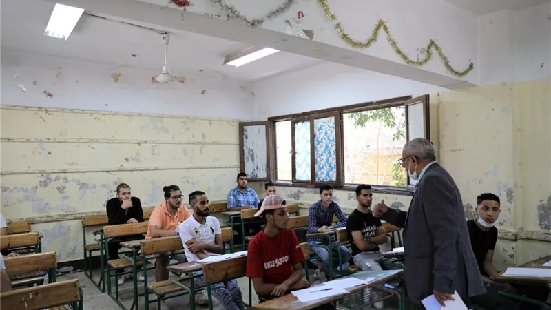 طلاب الدبلومات الفنية يؤدون الامتحان في ثالث أيام الدور الأول