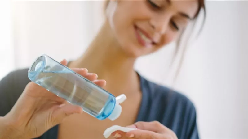 «إزاي تعملي التونر في البيت؟».. 3 طرق لكل أنواع البشرة