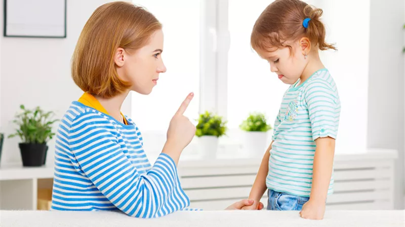 أهمها الكذب.. 3 سلوكيات خاطئة تجنبيها أمام أبنائك