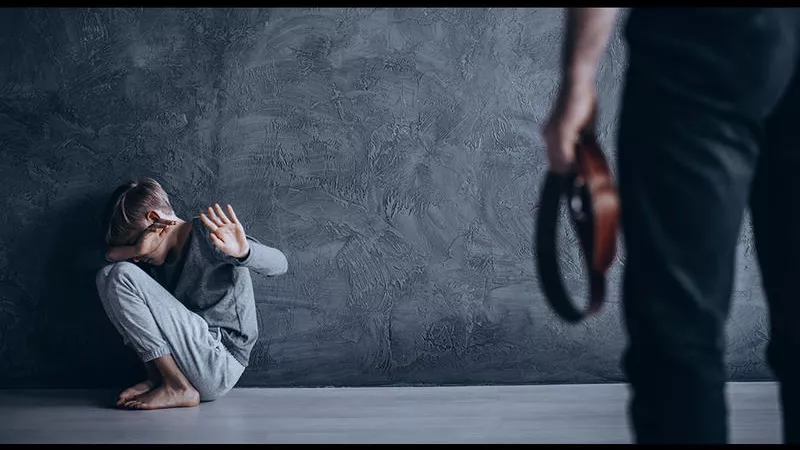 زوجي يضرب طفلي.. ماذا أفعل؟.. خبيرة علاقات أسرية تقدم الحل