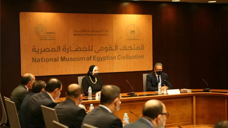 الصناعة والسياحة يبحثان مشاركة مصر بـ