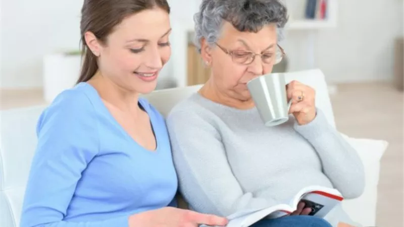 إزاي تخلي حماتك خاتم في صباعك؟.. 3 نصائح تُعزز من حُب خطيبك لكِ