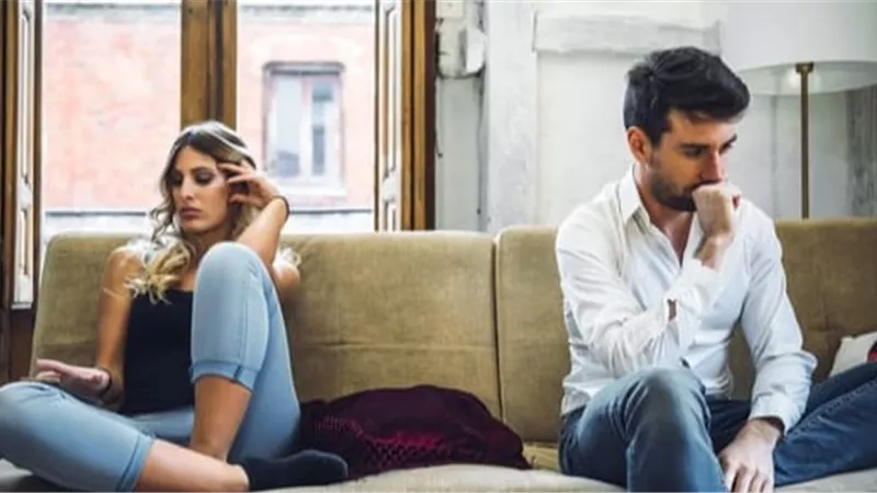 4 تصرفات تجعل خطيبك يهرب منك.. تعرفي عليها 