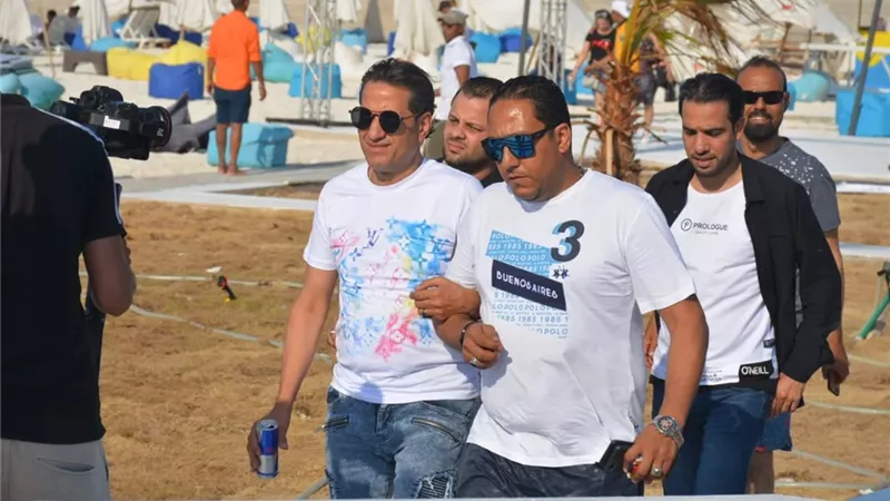 حفل أحمد شيبة بالساحل الشمالي كامل العدد.. والكل يرقص على 