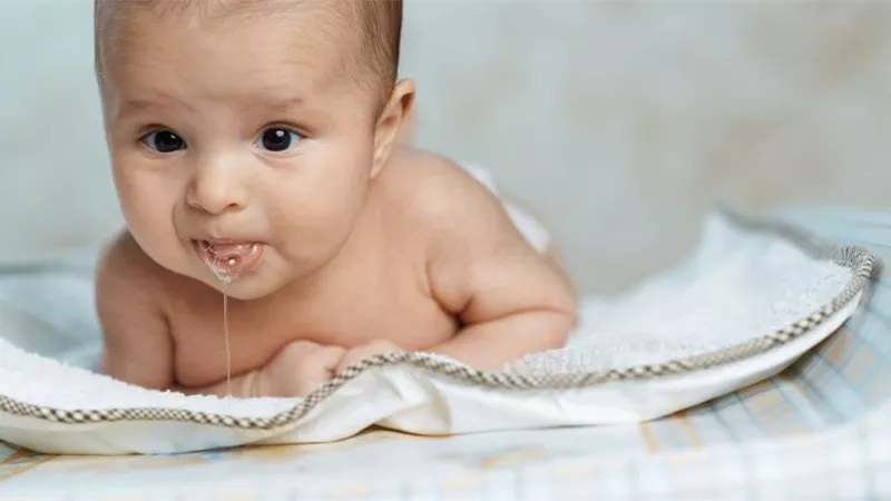 6 أسباب لسيلان اللعاب عند الأطفال 
