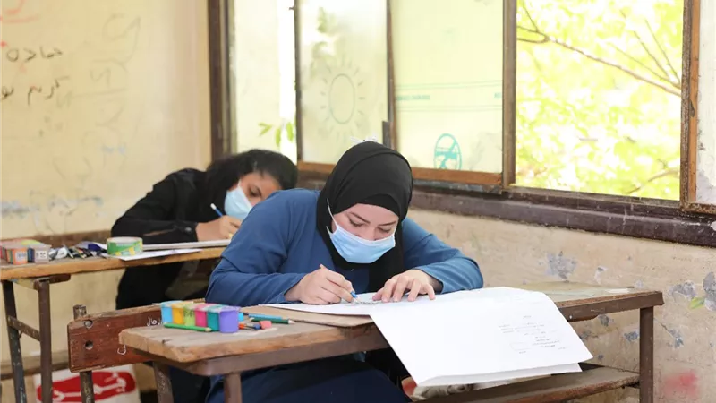 طلاب الدبلومات الفنية يؤدون الامتحانات التحريرية للدور الأول 