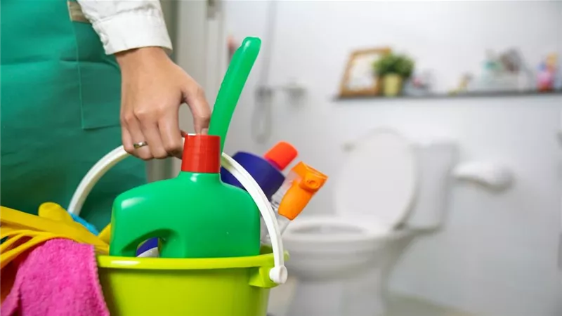 5 مواد في مطبخك تغنيكِ عن شراء المنظفات