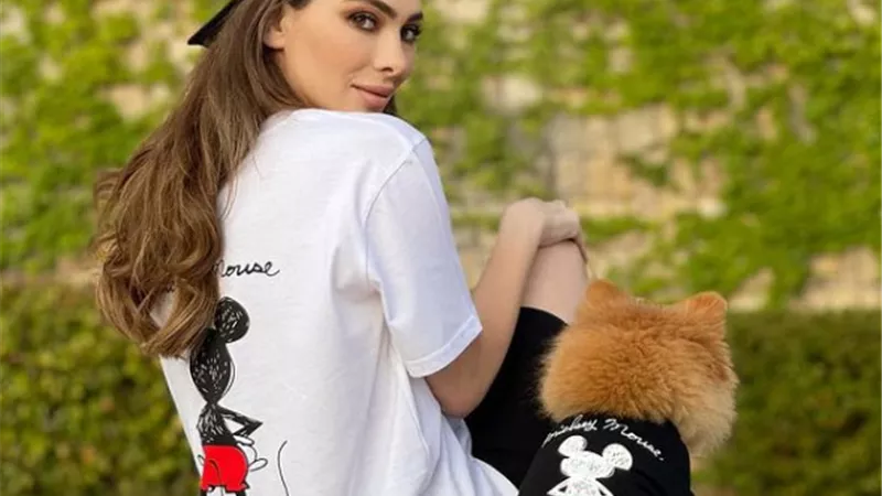 أحدث صيحات الـ«تيشيرت» الأبيض المطبوع و5 طرق تنسيق| صور