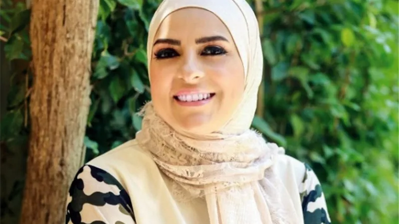 متصلة: «بنتي بتغلط فيّا وتشتمني قدام الناس».. ودعاء فاروق: «اديها باللي في رجلك»