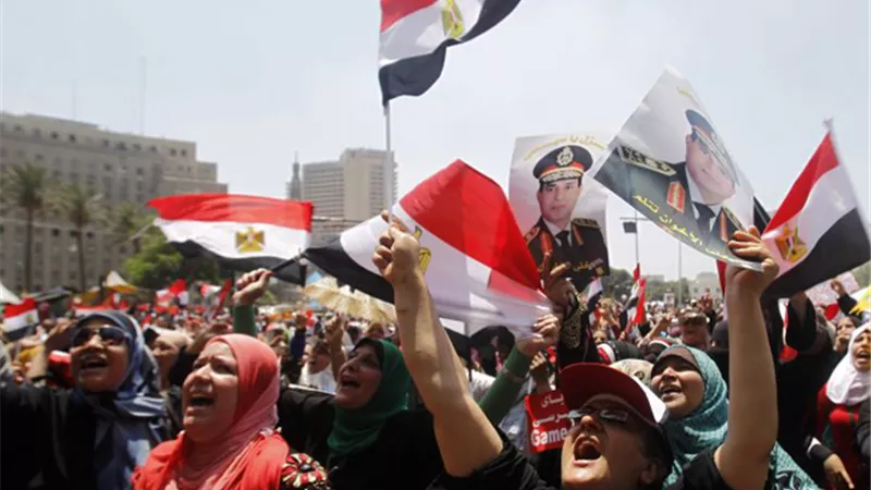 زوجة الشهيد البطل هشام العزب : هنفضل جنب الرئيس السيسي وهندعمه.. ومصر لازم تنهض 