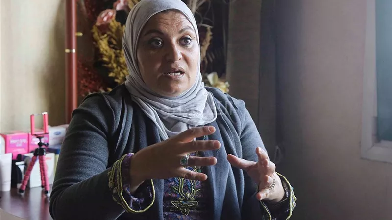 أول تعليق من هبة قطب على أزمة منع ابنتها من نزول حمام السباحة بالمايوه الشرعي