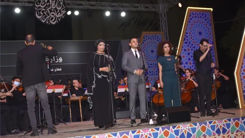 «القومي للمسرح» يحيي الذكري الثامنة لثورة 30 يونيو بساحة الهناجر (صور)