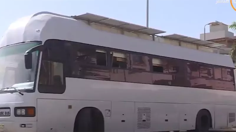 مهندسة تصمم أتوبيسًا كمنزل متنقل لها.. بتقلد عادل إمام ..فيديو