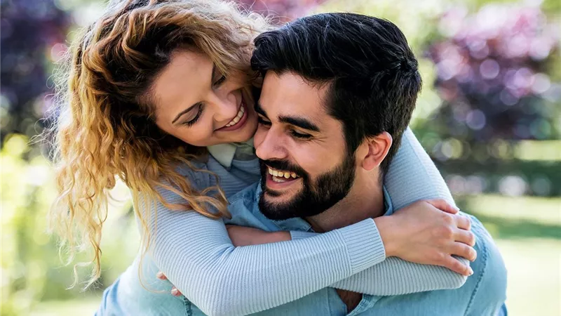 فتى أحلام البنات.. وسيم أم خفيف الدم؟ 
