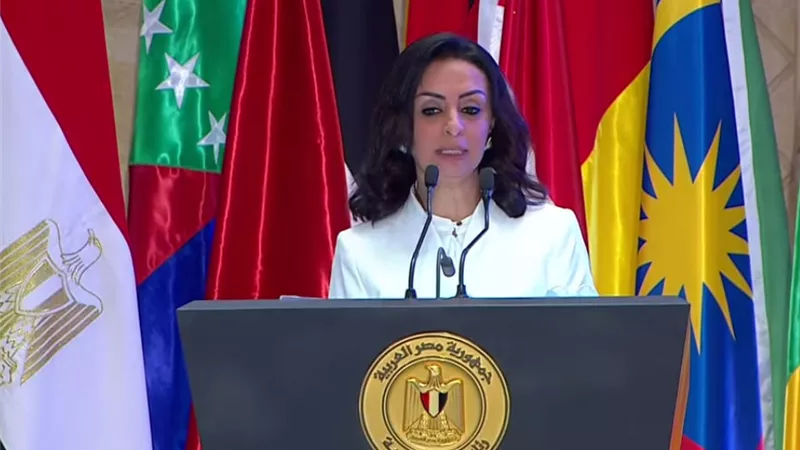 مايا مرسي: السيسى نموذج ملهم للإرادة السياسية والمساندَ الأوَّلَ للمرأة كسر حواجز وصولها الى المناصب ..أصدر قوانين منصفة لها وفر السكن اللائق لها ولأسرتها ..حقق لها مكتسبات كانت أحلاماً 