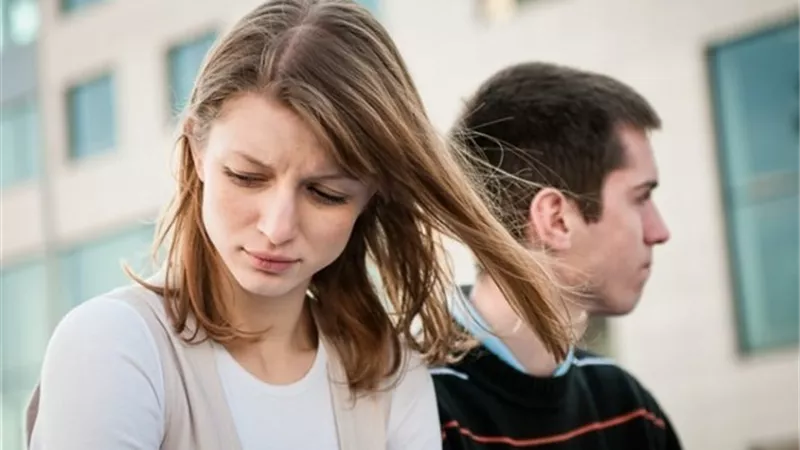 ليه البنات بتحلو لما بتفركش؟.. نور: «حبي نفسك تزدادي جمالًا».. وخبيرة نفسية: الحزن بيغير الملامح