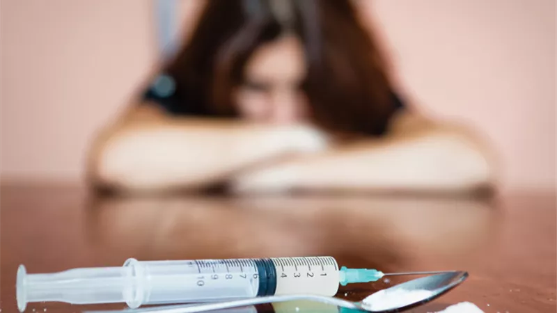 إذا كنتِ ضحية الإدمان.. تعرفي على أول خطوة للتعافي؟ 