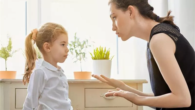 احذري.. 5 كلمات تؤذي طفلك لا تستخدميها