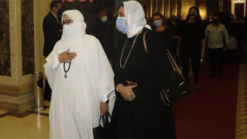بالأسماء| نجوم الفن والرياضة في عزاء جيهان السادات