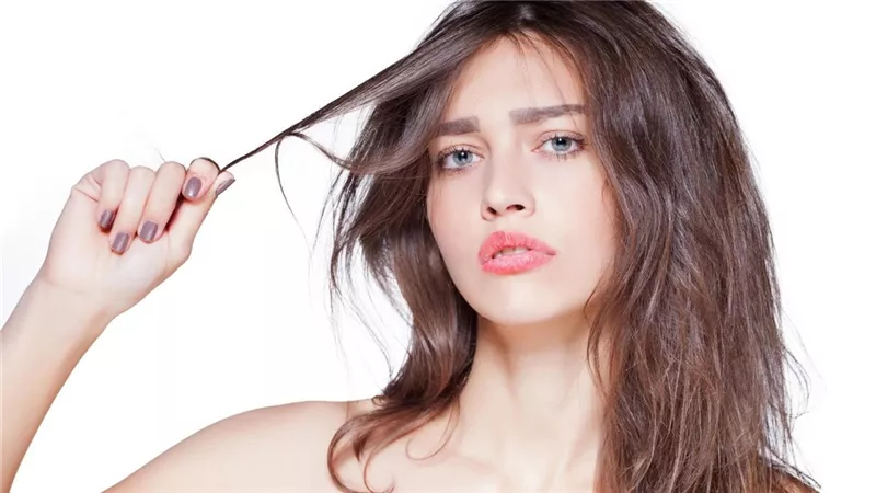 أبرزها «الزعتر والشوفان».. وصفات طبيعية لعلاج مشاكل الشعر