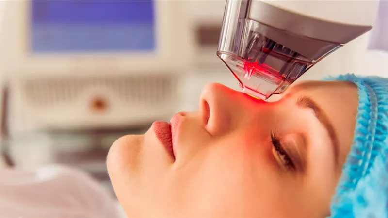 ما العمر المناسب للفتيات لإزالة الشعر بالليزر؟.. خبيرة تجميل تجيب
