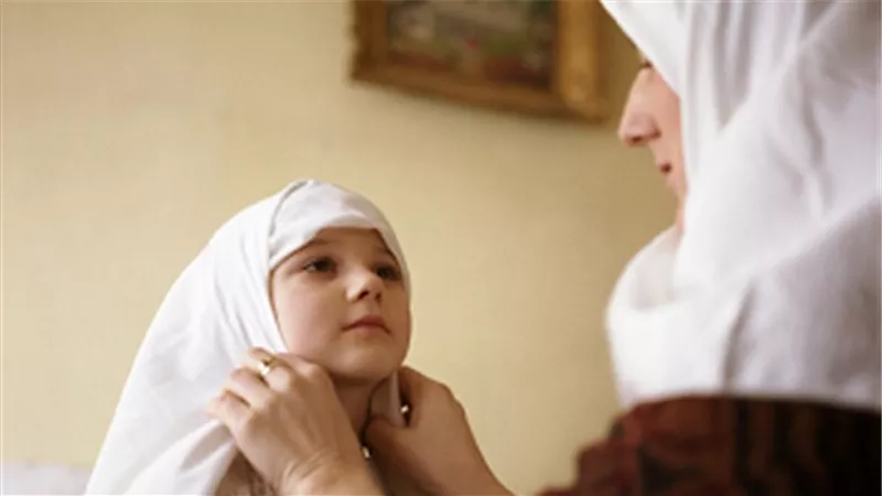 بنتي 9 سنين.. إمتى تلبس الحجاب؟.. أزهري يُجيب