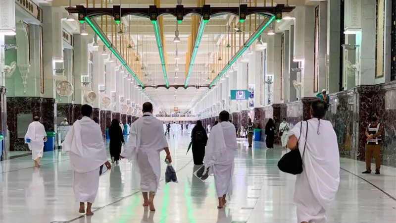 الحجاج يؤدون السعي بين «الصفا والمروة» بسهولة(صور)
