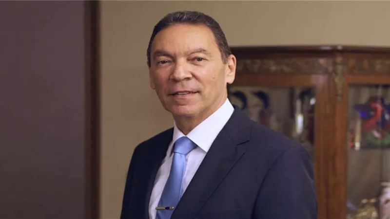 هاني الناظر يحذر من شرب الماء في زجاجات بلاستيكية تعرضت للحرارة