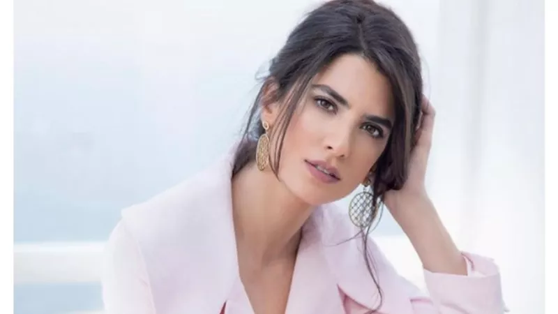 عروس بيروت.. كارمن بصيص: تخليت عن الرومانسية من أجل العارف