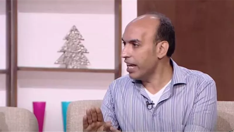 مراته قعدته في البيت.. زوج: بغسل وأطبخ وهي بتشتغل | فيديو 